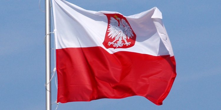 Armalı Polonya Bayrağı